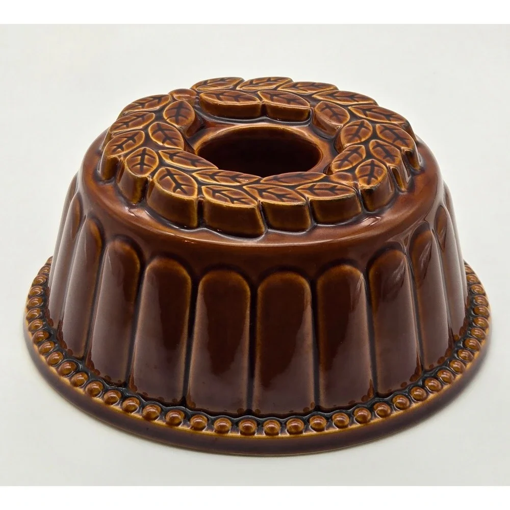 Vintage Brown Ceramic Bundt Cake Mold Pan Leaf Wreath Glazed Pottery Baking Dish